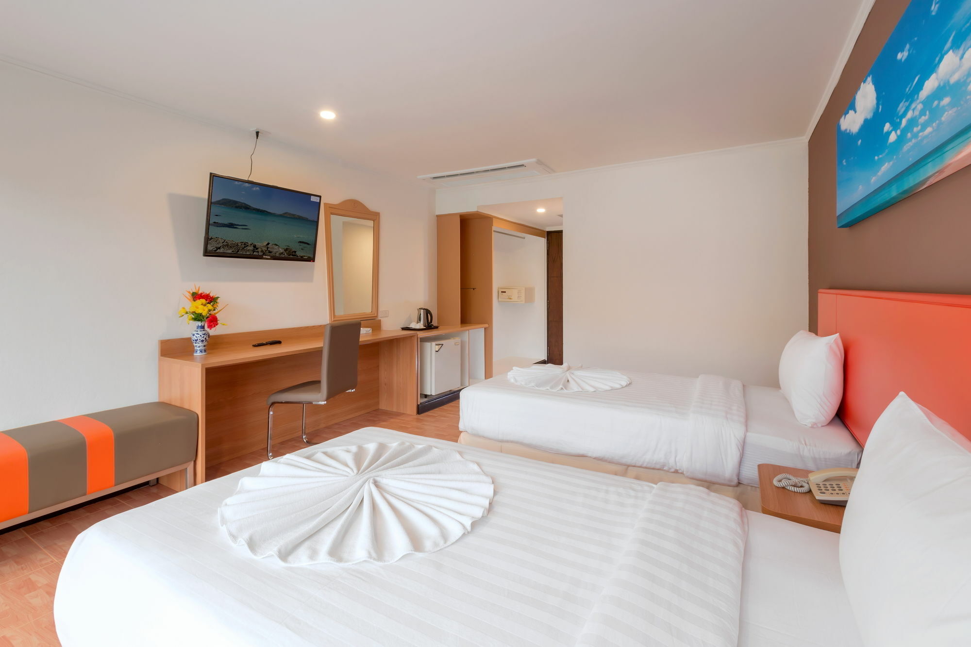 Patong 7Days Premium Hotel Phuket Eksteriør billede